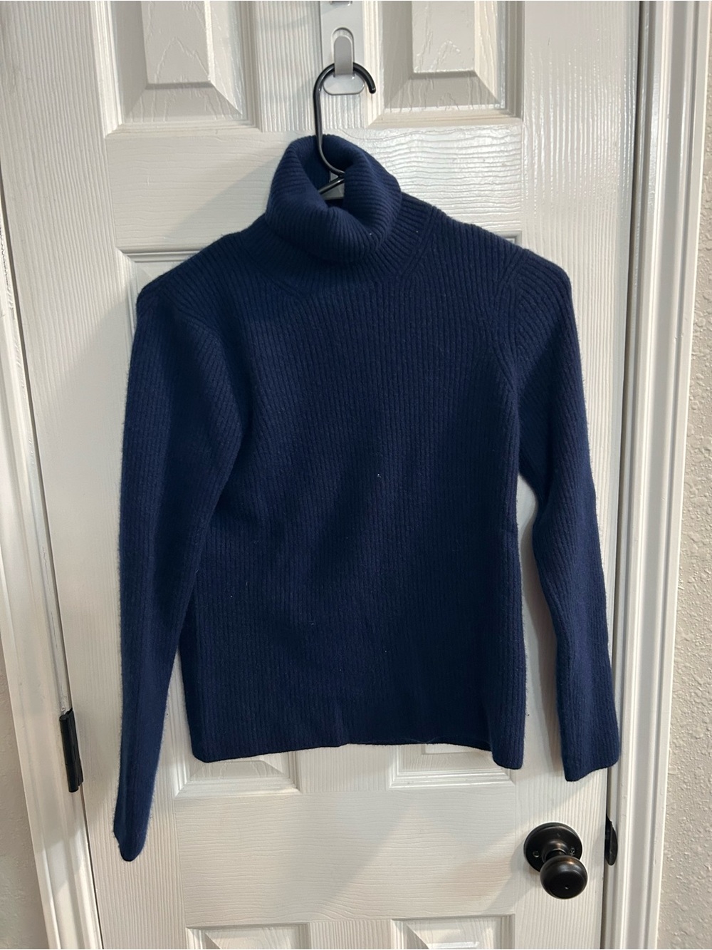Saks Fifth Avenue Sweater Womens navy turtle neck 100% cashmere sweater small